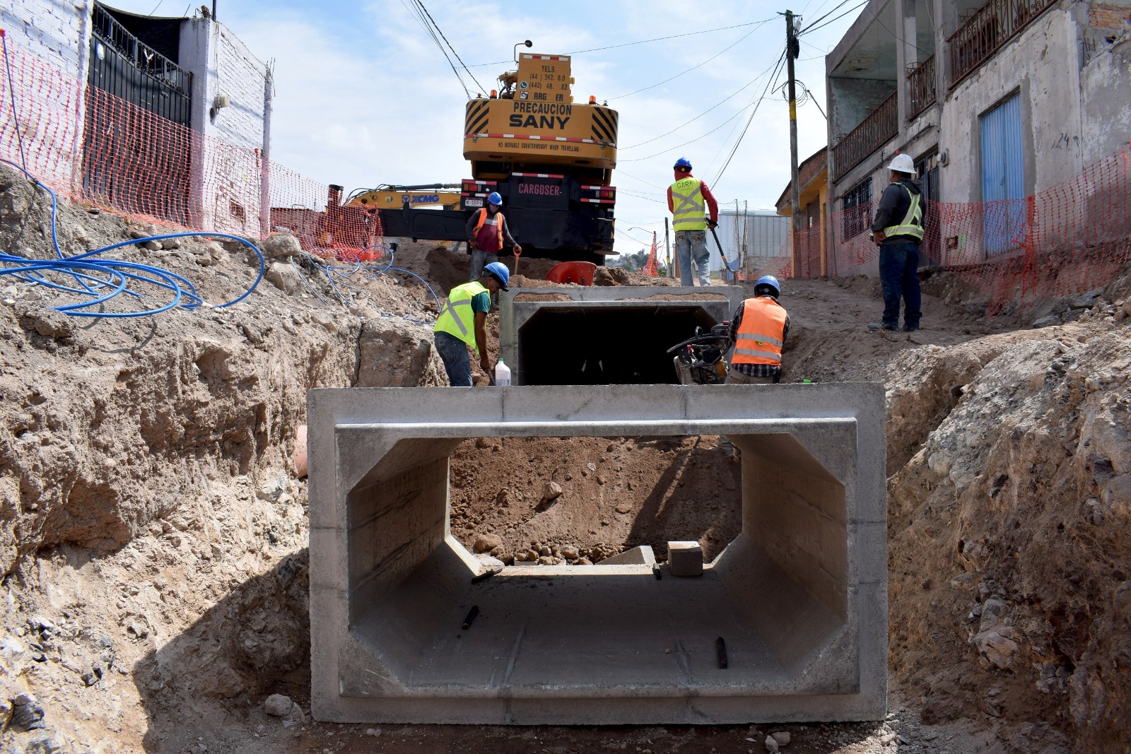 Imagen de Supervisa Felifer Macías obra de la calle Jardineros, en la colonia Peñuelas 5