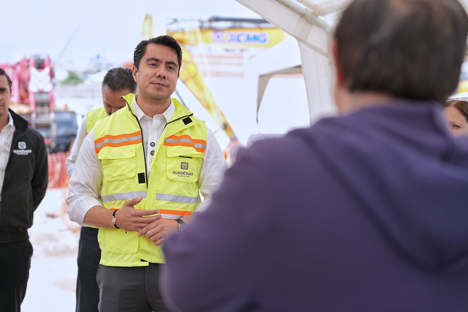 Imagen de Supervisa Felifer Macías obra de la calle Jardineros, en la colonia Peñuelas 6