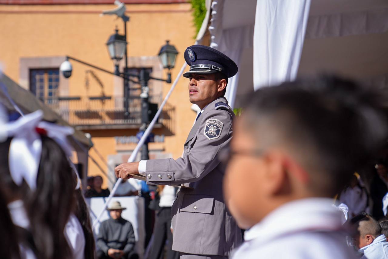 Imagen de Asiste Felifer Macías al evento Protegiendo el Futuro: Unidos por nuestras niñas niños y adolescentes 7