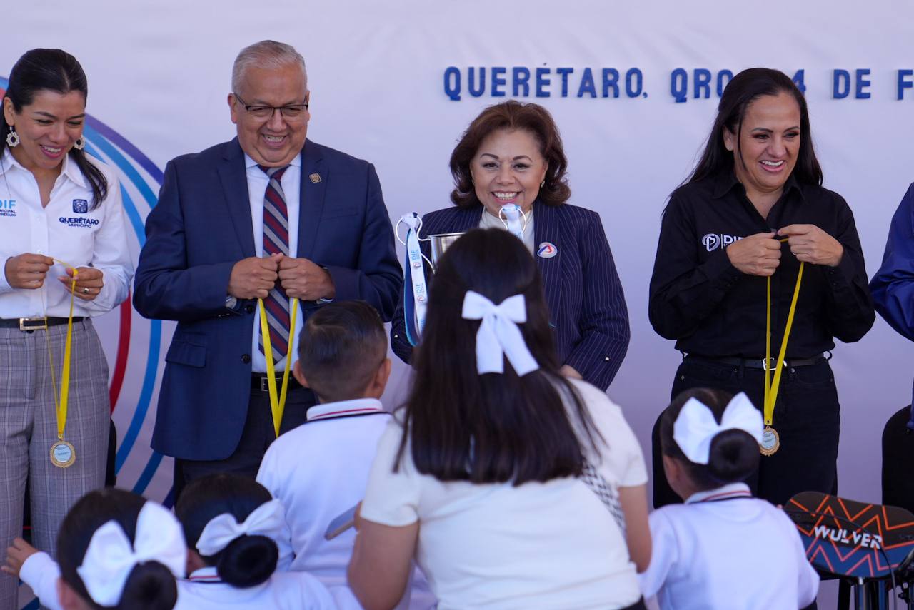 Imagen de Asiste Felifer Macías al evento Protegiendo el Futuro: Unidos por nuestras niñas niños y adolescentes 3