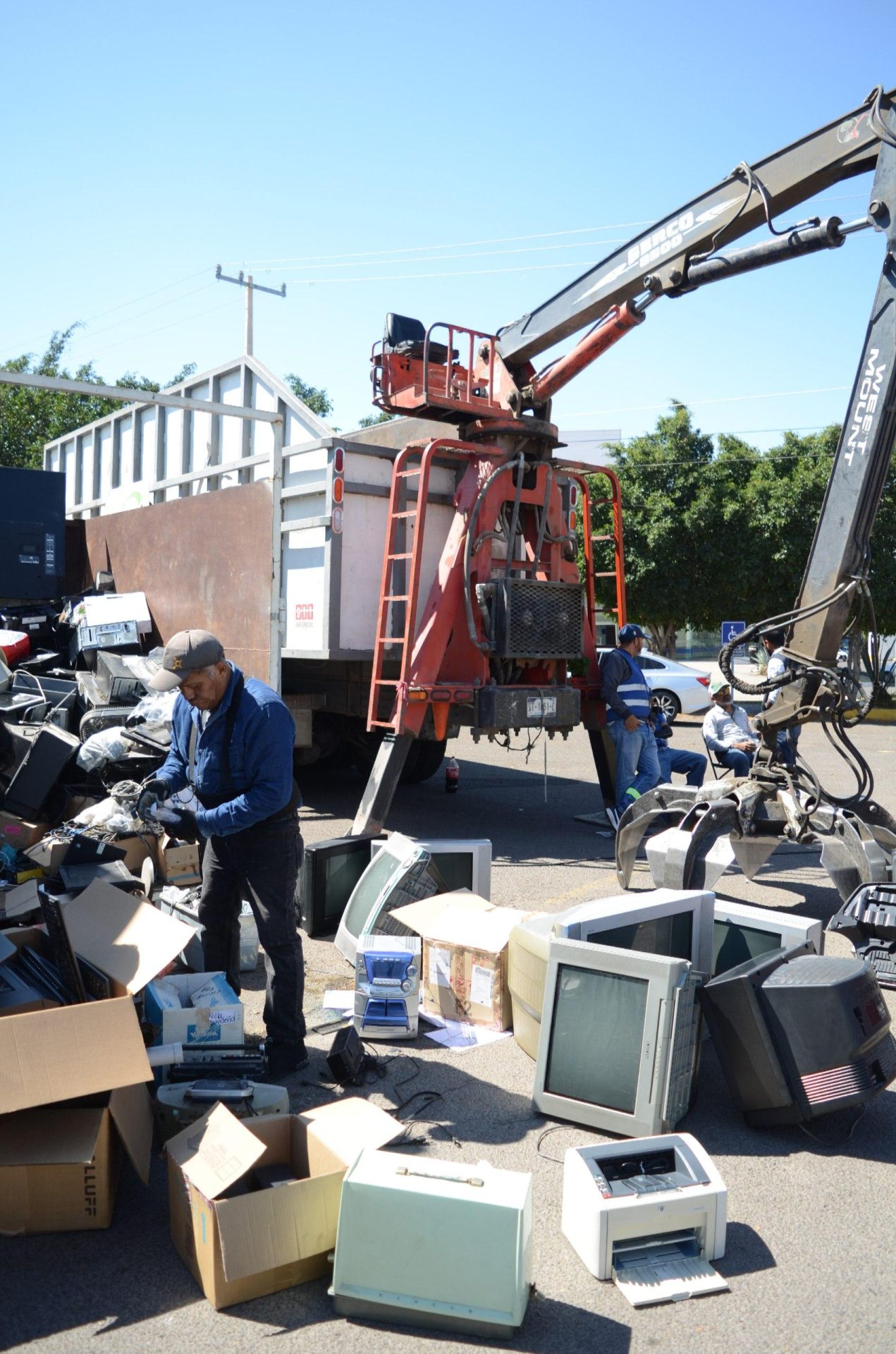 Imagen de Captan 12 toneladas de basura electrónica durante la Jornada de Recolección de residuos y aparatos eléctricos y electrónicos 13