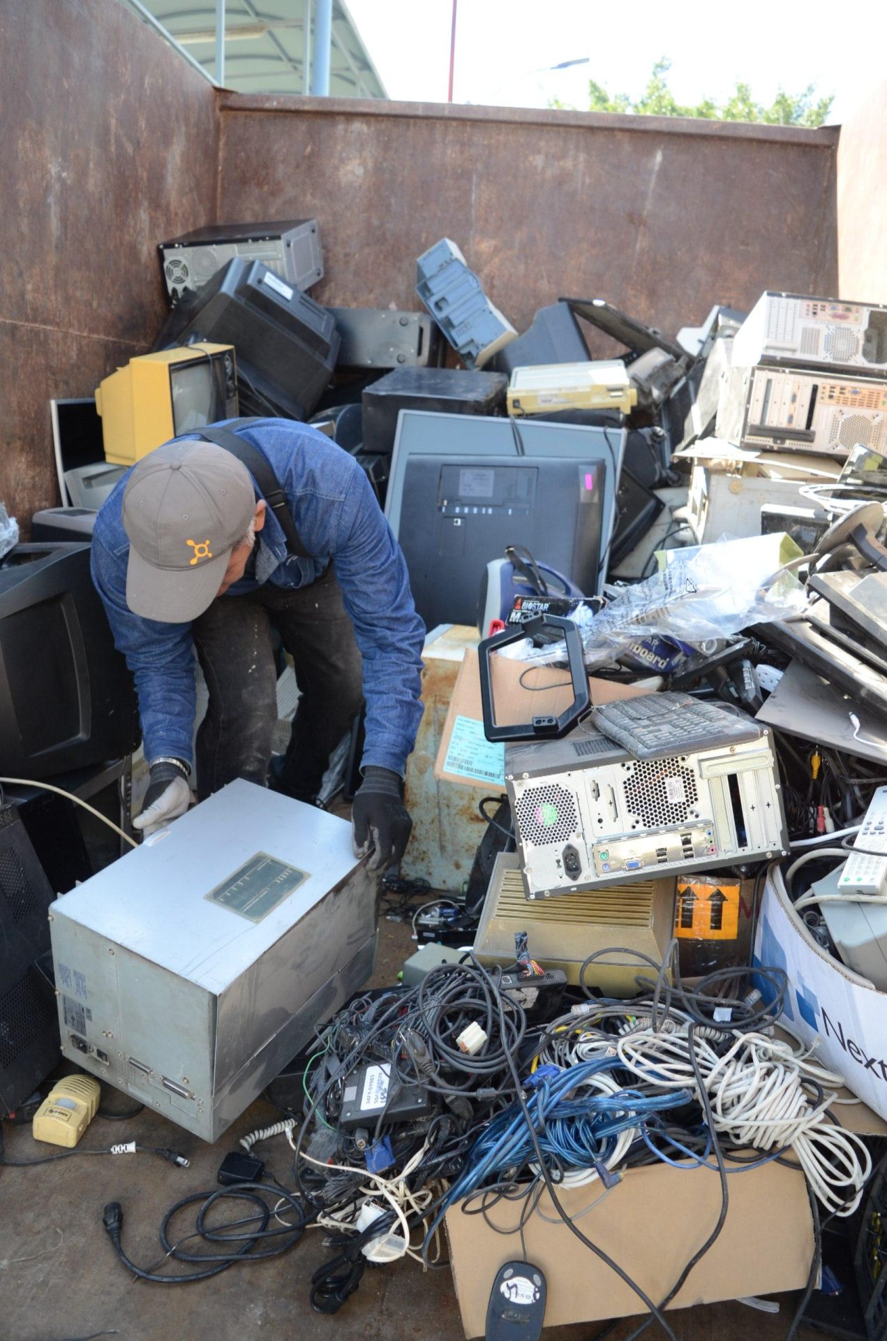 Imagen de Captan 12 toneladas de basura electrónica durante la Jornada de Recolección de residuos y aparatos eléctricos y electrónicos 6