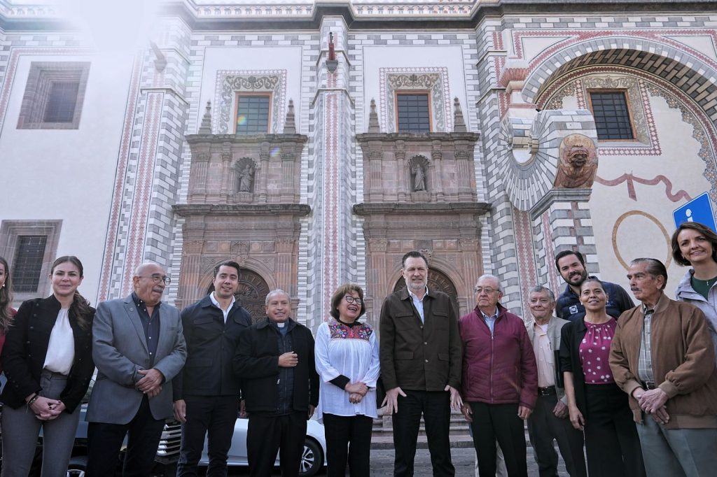 Imagen de Visita Felifer Macías obra de conservación de la fachada en el templo de Santa Rosa de Viterbo 20