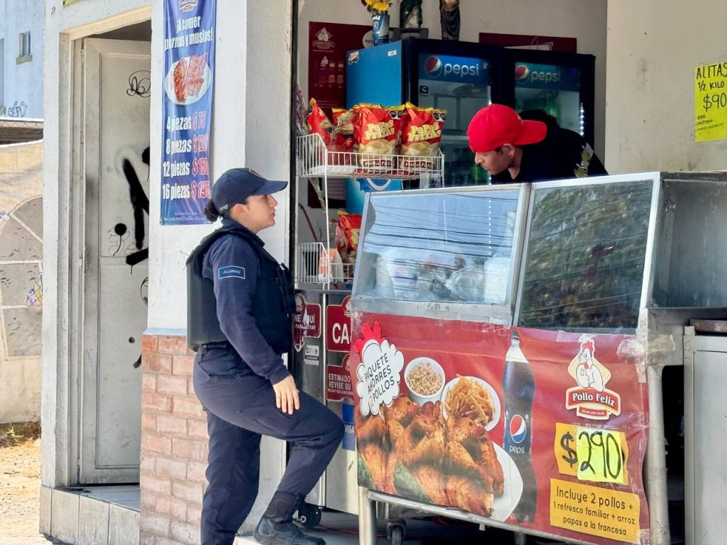 Imagen de SSPMQ genera proximidad y escucha a vecinos en la colonia Eduardo Loarca 4