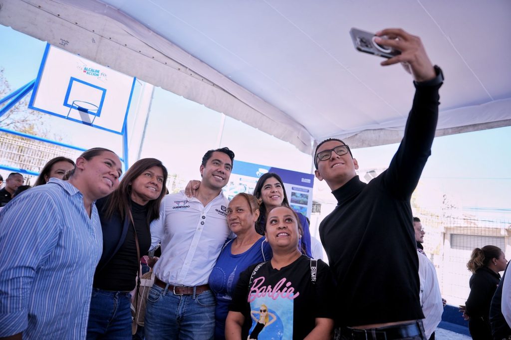 Imagen de Entrega Felifer Macías resultados de “Alcalde en Acción” en Lomas de Casa Blanca 2