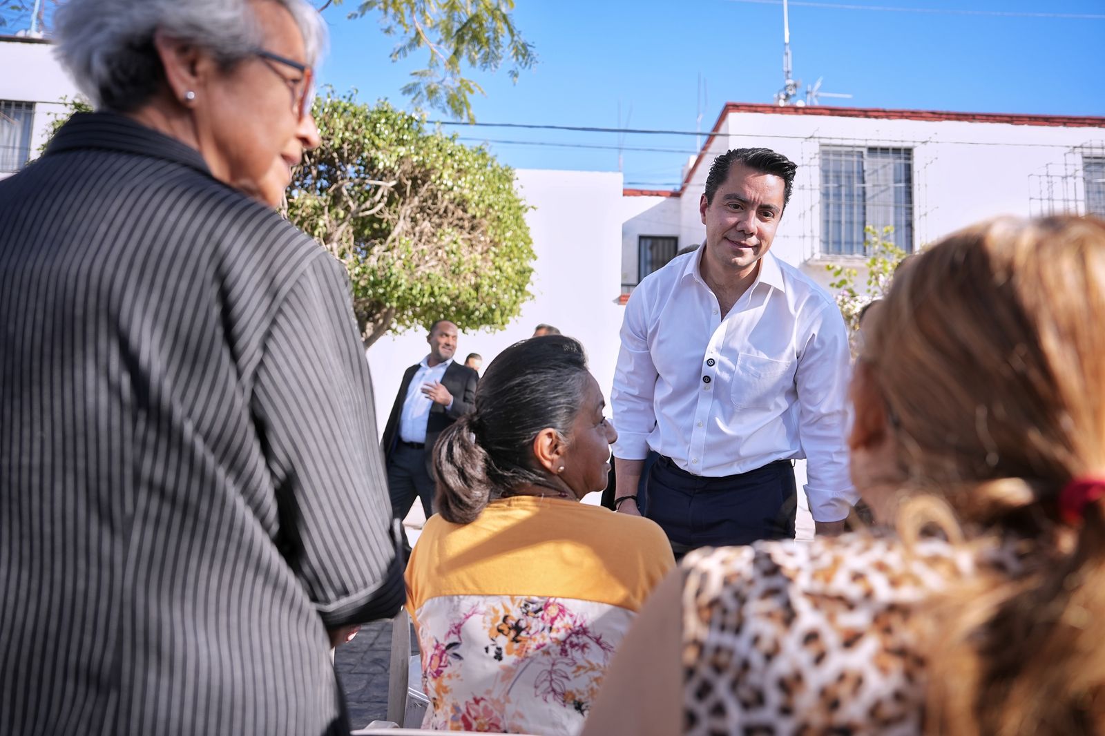 Imagen de Acompaña Felifer a Mauricio Kuri al mejoramiento de calles en La Moderna 4