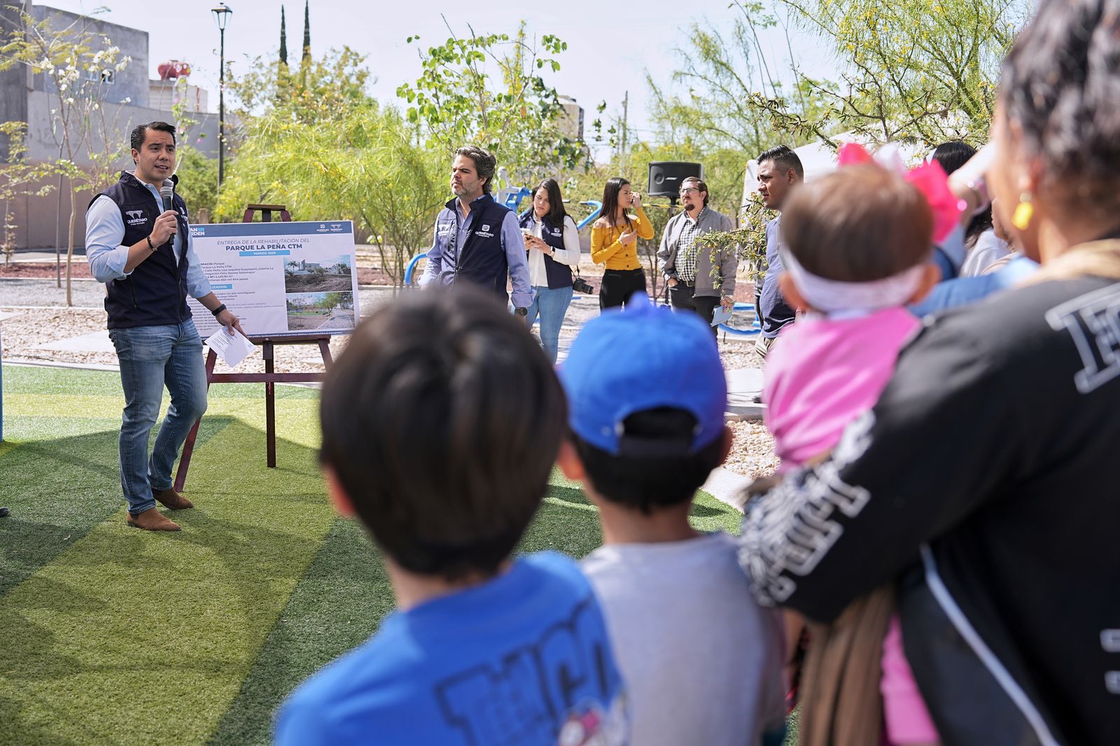 Imagen de Entrega Felifer Macías rehabilitación del Parque La Peña CTM 8