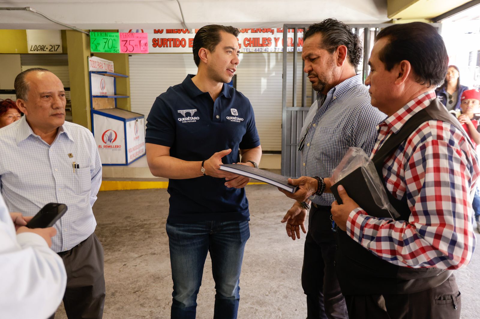 Imagen de Entrega Felifer Macías rehabilitación de la Calle 23 y Avenida 24 en Lomas de Casa Blanca 3