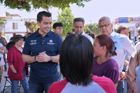 Entrega Felifer Macías rehabilitación de la Calle 23 y Avenida 24 en Lomas de Casa Blanca