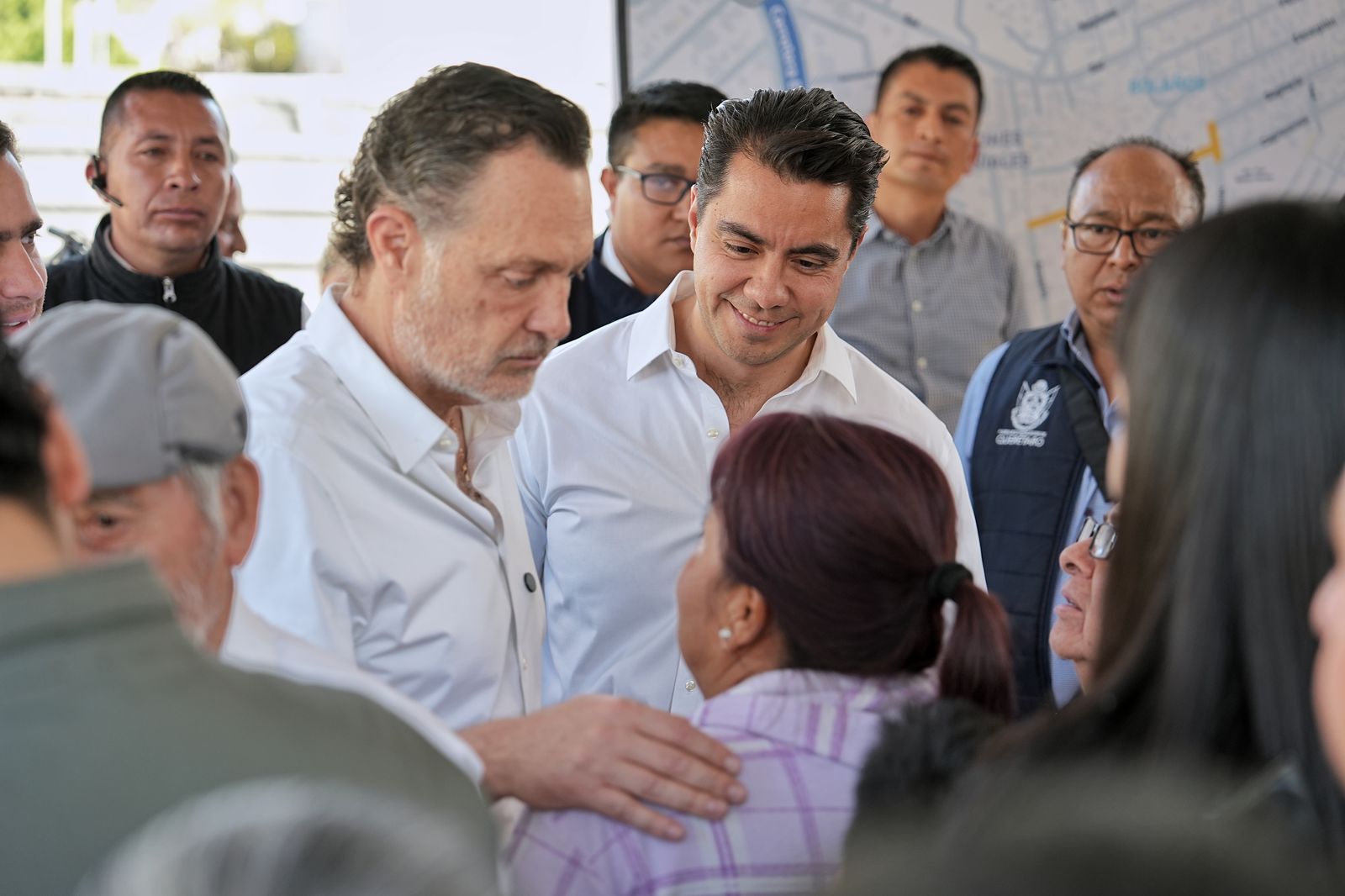 Imagen de Acompaña Felifer Macías al Gobernador en la entrega de mejoramiento de calles en la colonia Bolaños 5