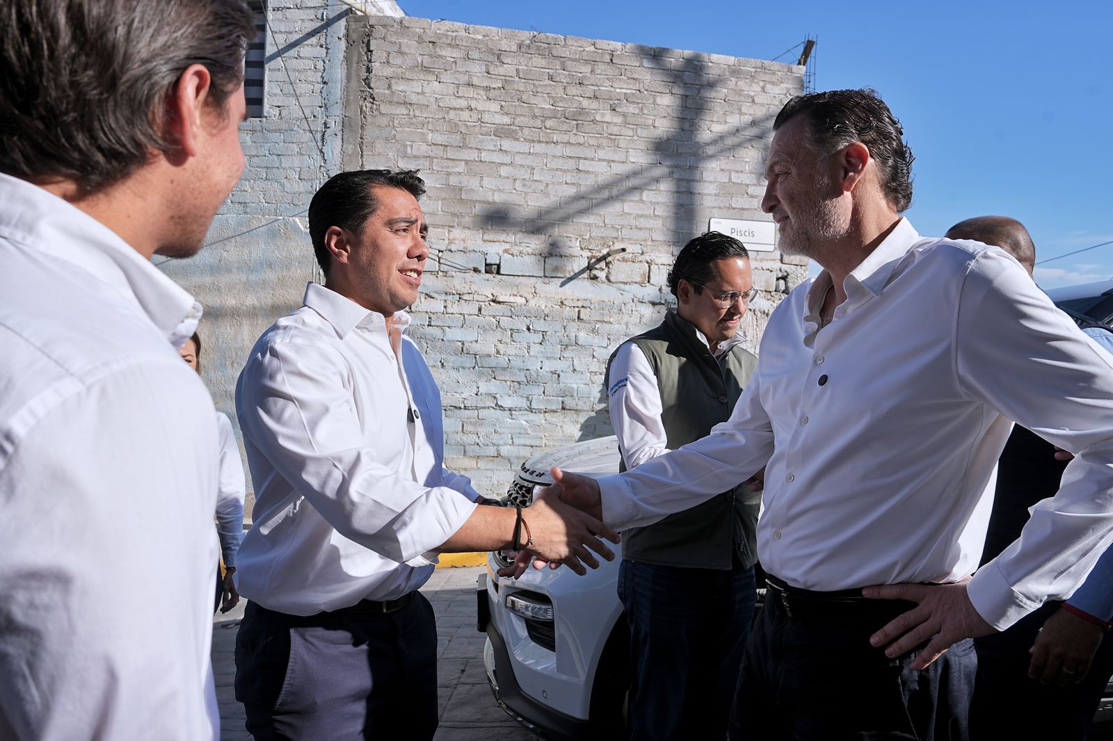 Imagen de Acompaña Felifer Macías al Gobernador en la entrega de mejoramiento de calles en la colonia Bolaños 1