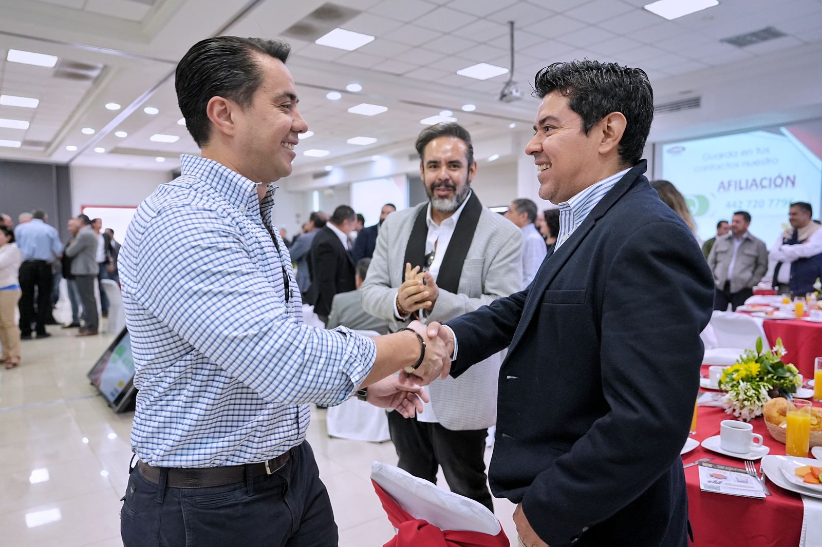 Imagen de Se reúne Felifer Macías con integrantes de la CMIC 1