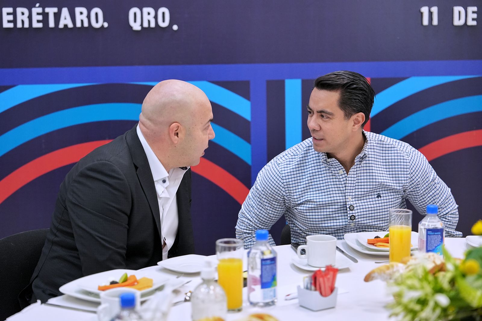 Imagen de Se reúne Felifer Macías con integrantes de la CMIC 2