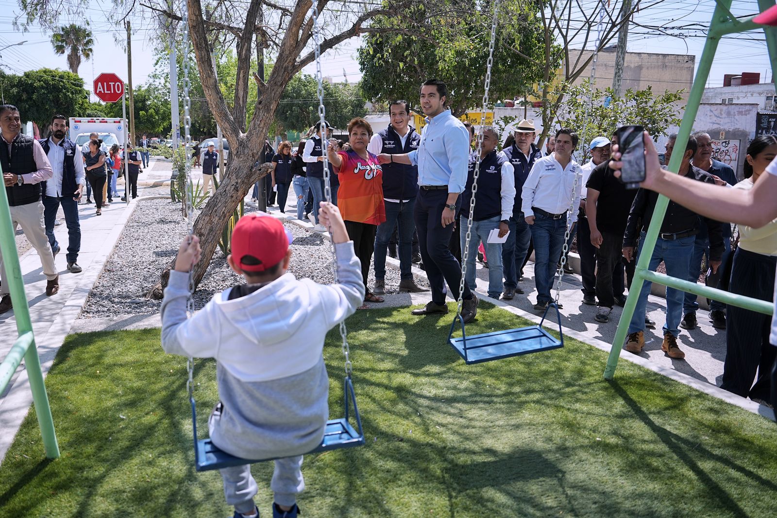 Imagen de Entrega Felifer Macías resultados de Alcalde en Acción en la colonia Cerrito Colorado 2