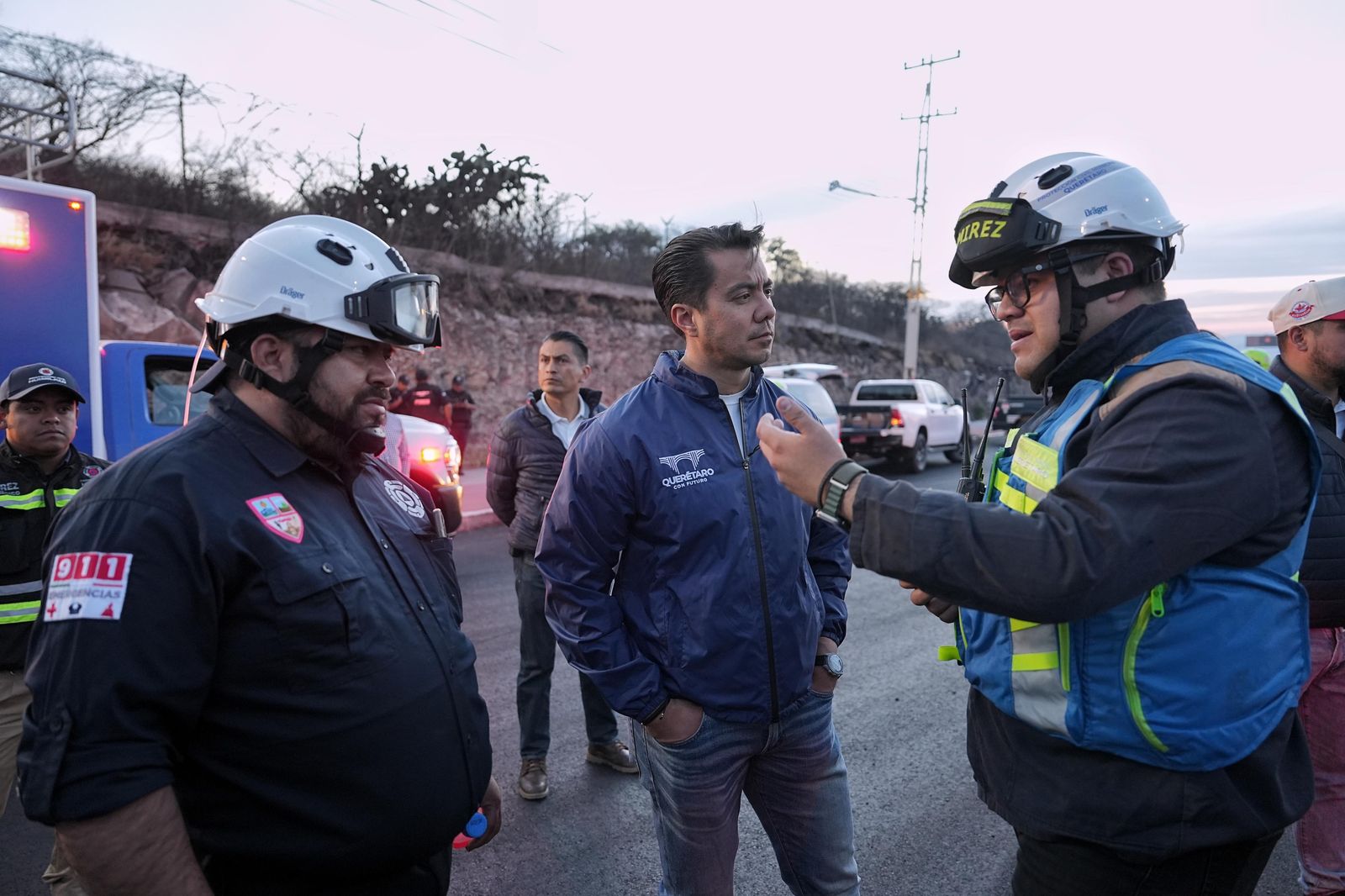 Imagen de Visita Felifer Macías puesto de mando para la contención del incendio en la zona sur de la capital. 3