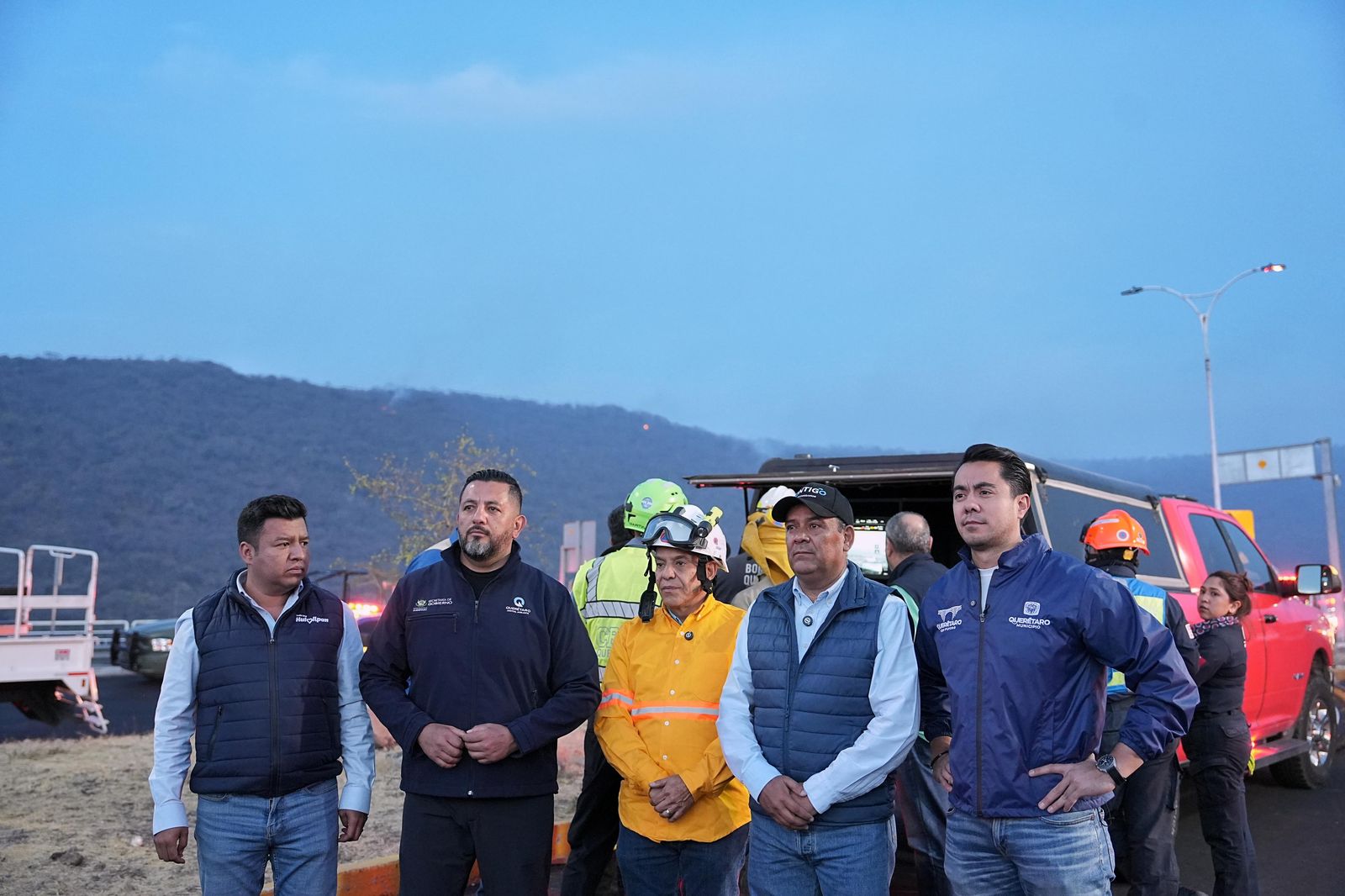 Imagen de Visita Felifer Macías puesto de mando para la contención del incendio en la zona sur de la capital. 1