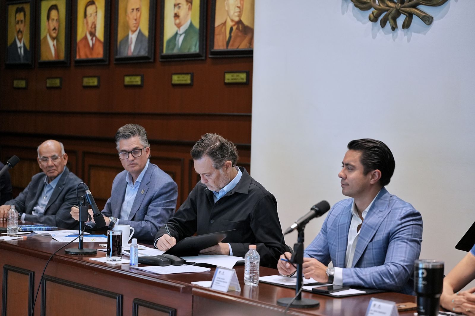 Imagen de Asiste Felifer Macías a la Sesión del Consejo Directivo de la Comisión Estatal de Aguas 3