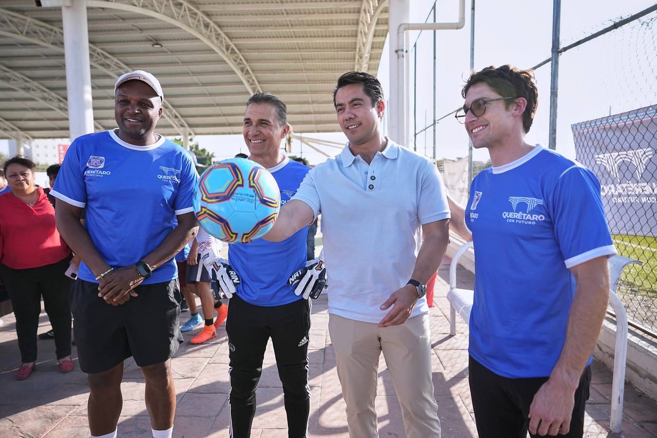 IMG-20250430-WA0055 Imagen de Acompaña Felifer Macías primera clínica de fútbol con leyendas en colonia San Pablo 4