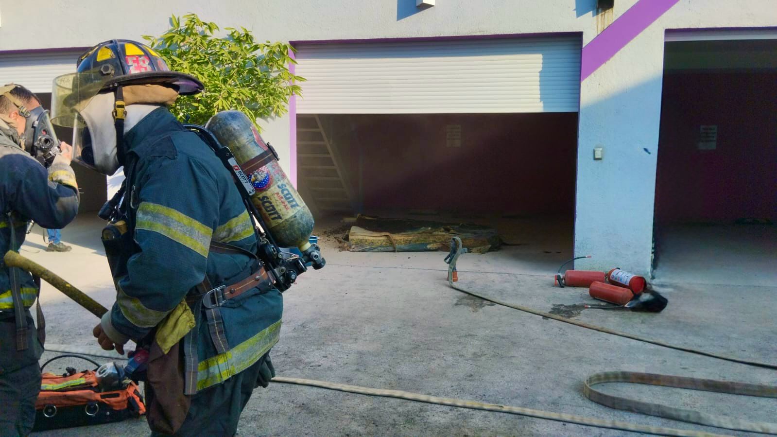 Imagen de Atienden cuerpos de emergencia incendio 2