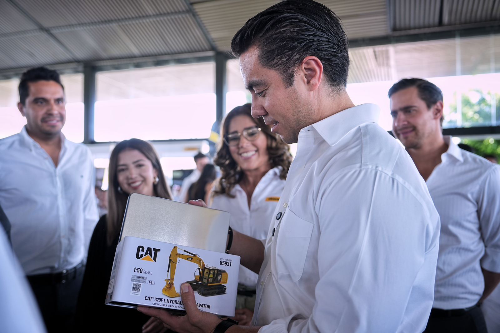Imagen de Asiste Felifer Macías al festejo de la Santa Cruz, de la Cámara Mexicana de la Industria de la Construcción Delegación Querétaro 3
