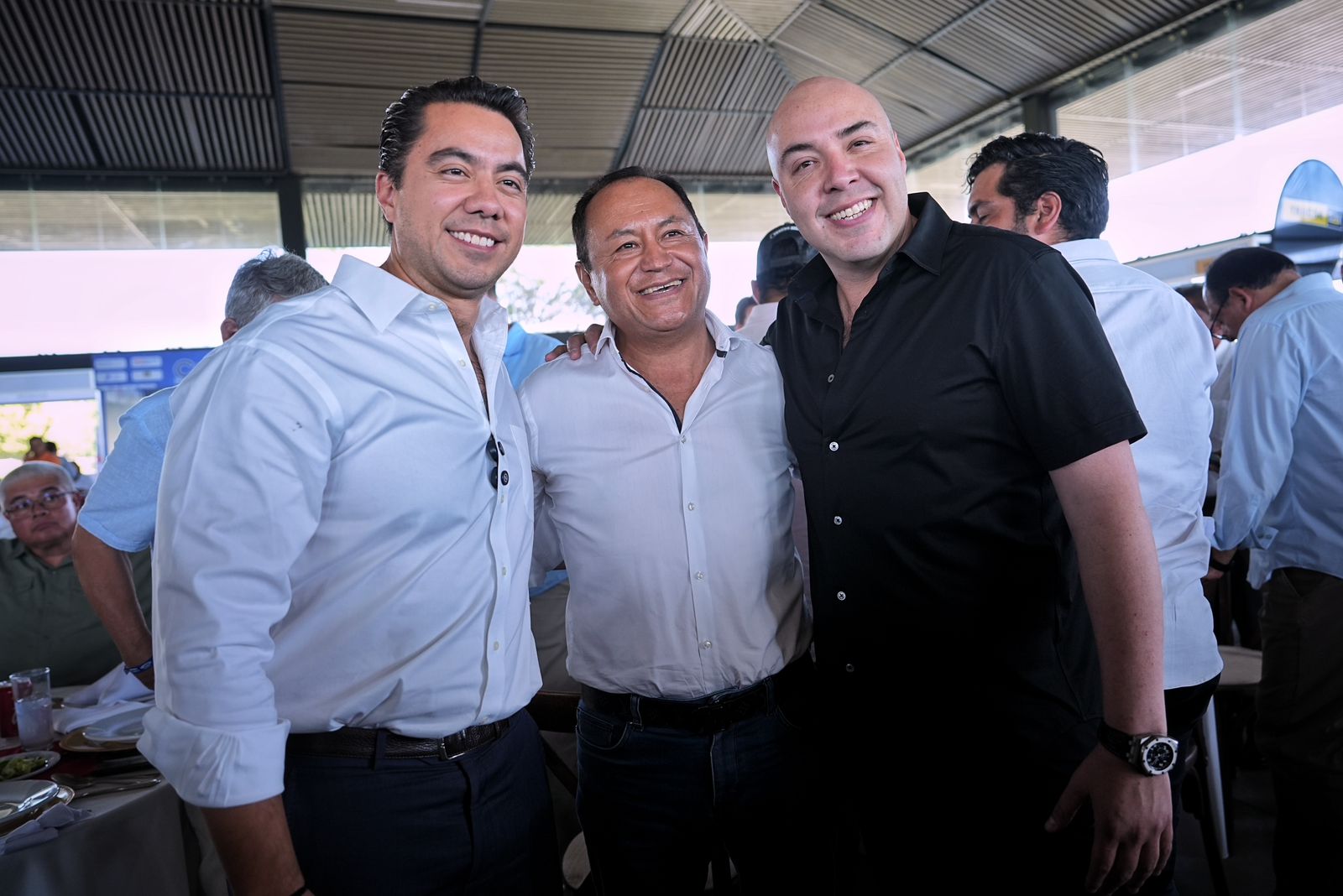 Imagen de Asiste Felifer Macías al festejo de la Santa Cruz, de la Cámara Mexicana de la Industria de la Construcción Delegación Querétaro 4