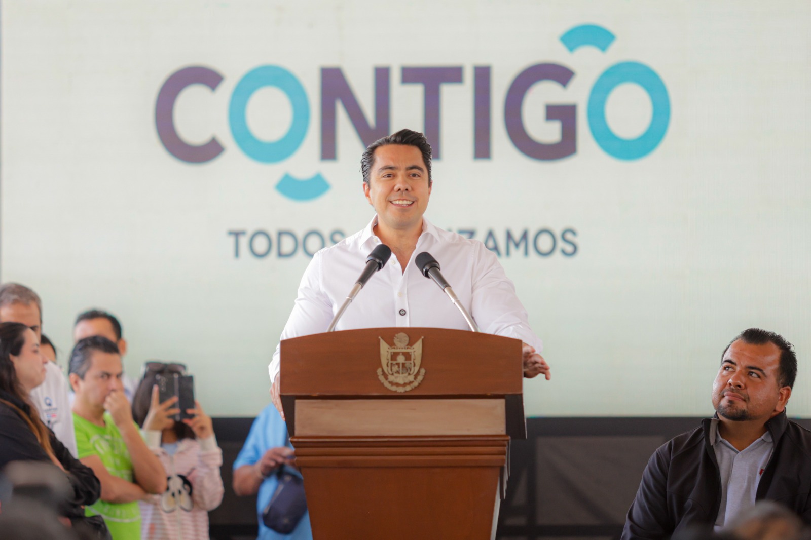 IMG-20250508-WA0012 Imagen de Acompaña Felifer Macías al Gobernador en la presentación del nuevo modelo QroTaxi 4