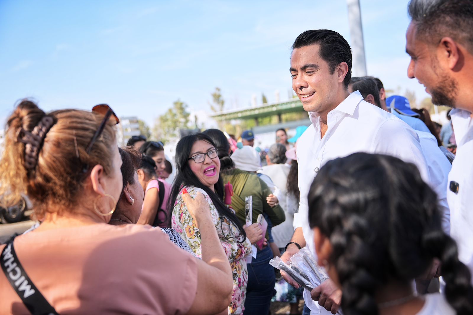 Imagen de Festeja Felifer Macías a las mamás en su día en la Delegación Josefa Vergara y Hernández 4