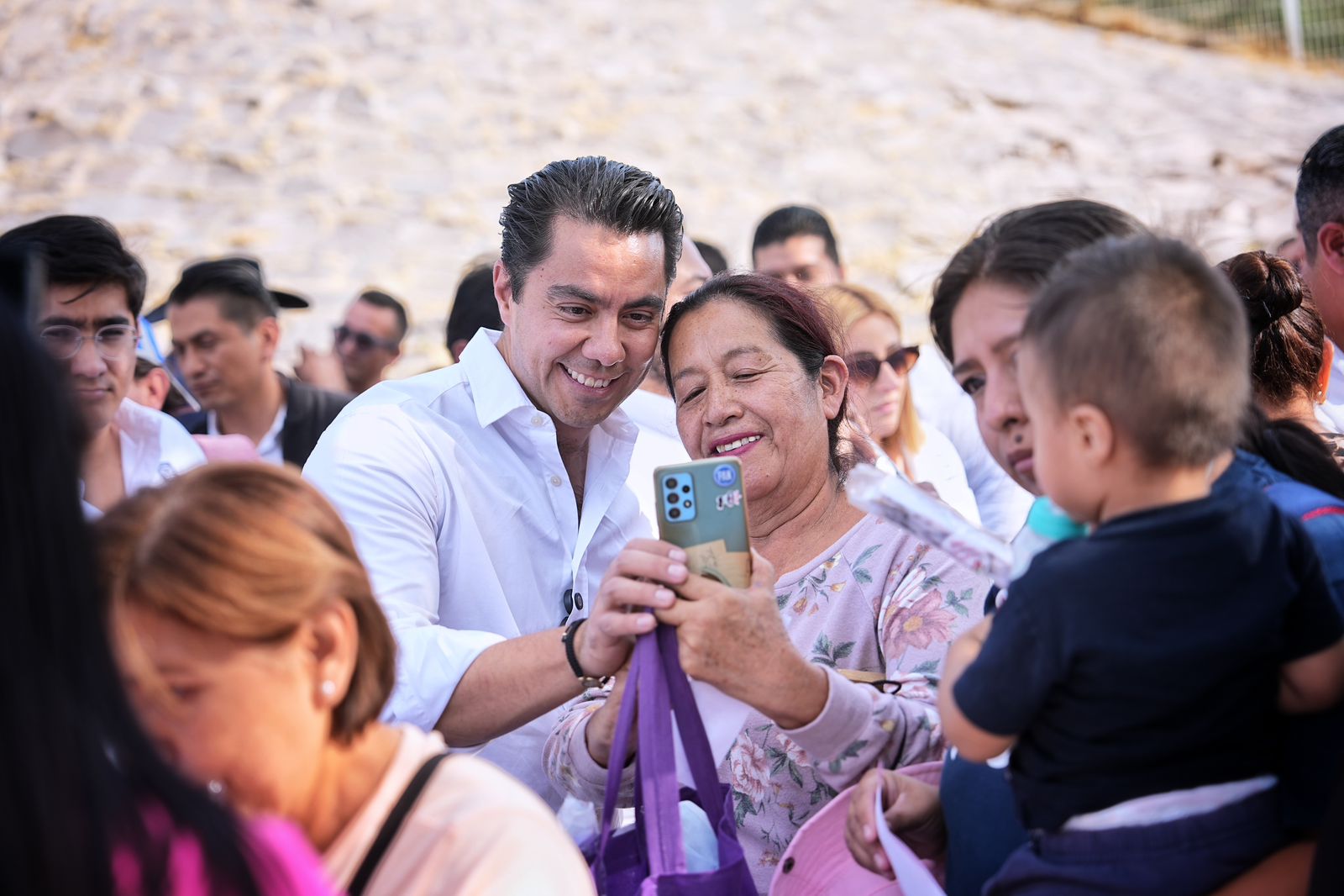 IMG-20250512-WA0015 Imagen de Festeja Felifer Macías a las mamás en su día en la Delegación Josefa Vergara y Hernández 5