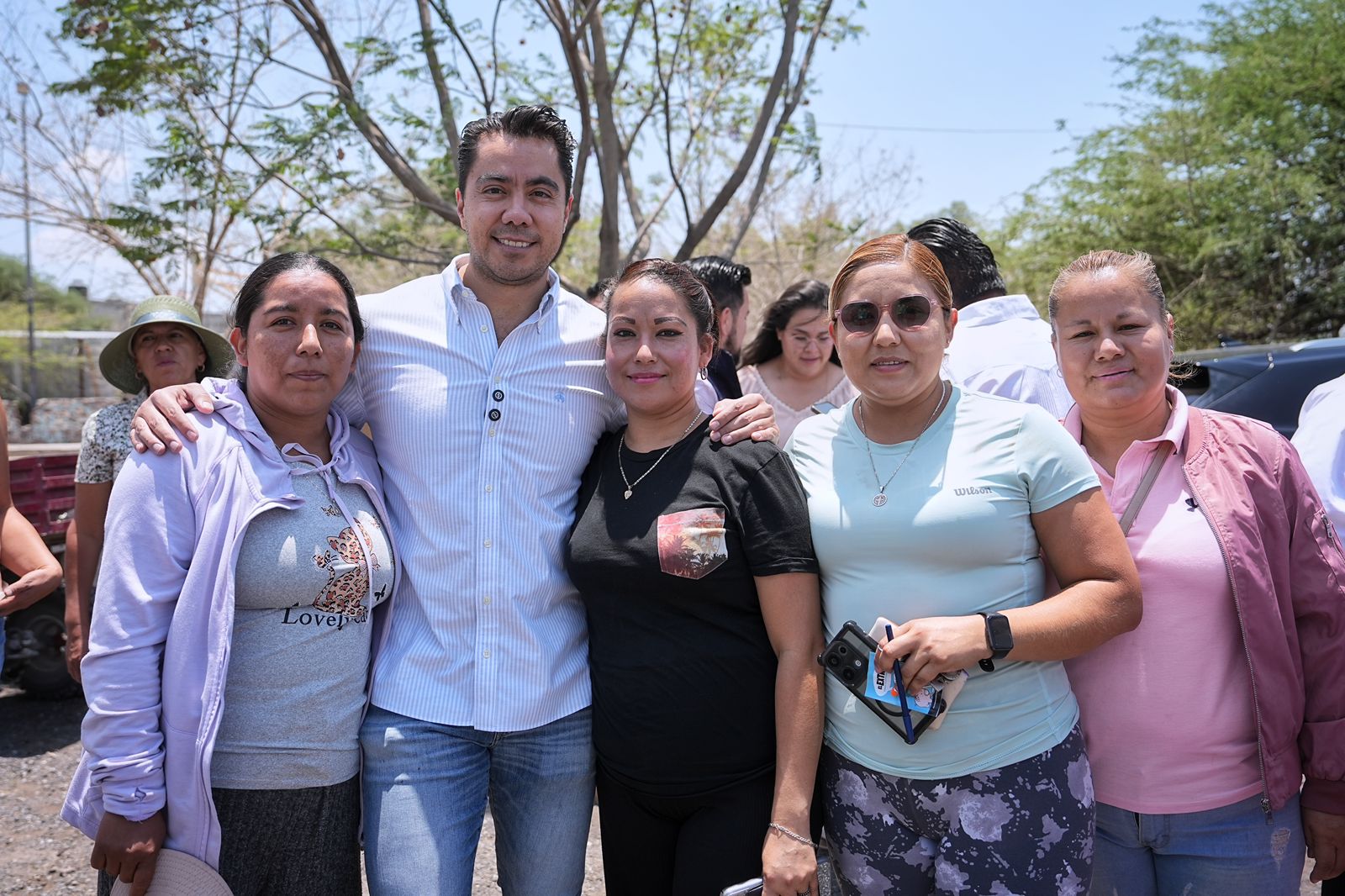 Imagen de Difunde Felifer Macías El Extra con habitantes de la comunidad de San Francisco de la Palma 2