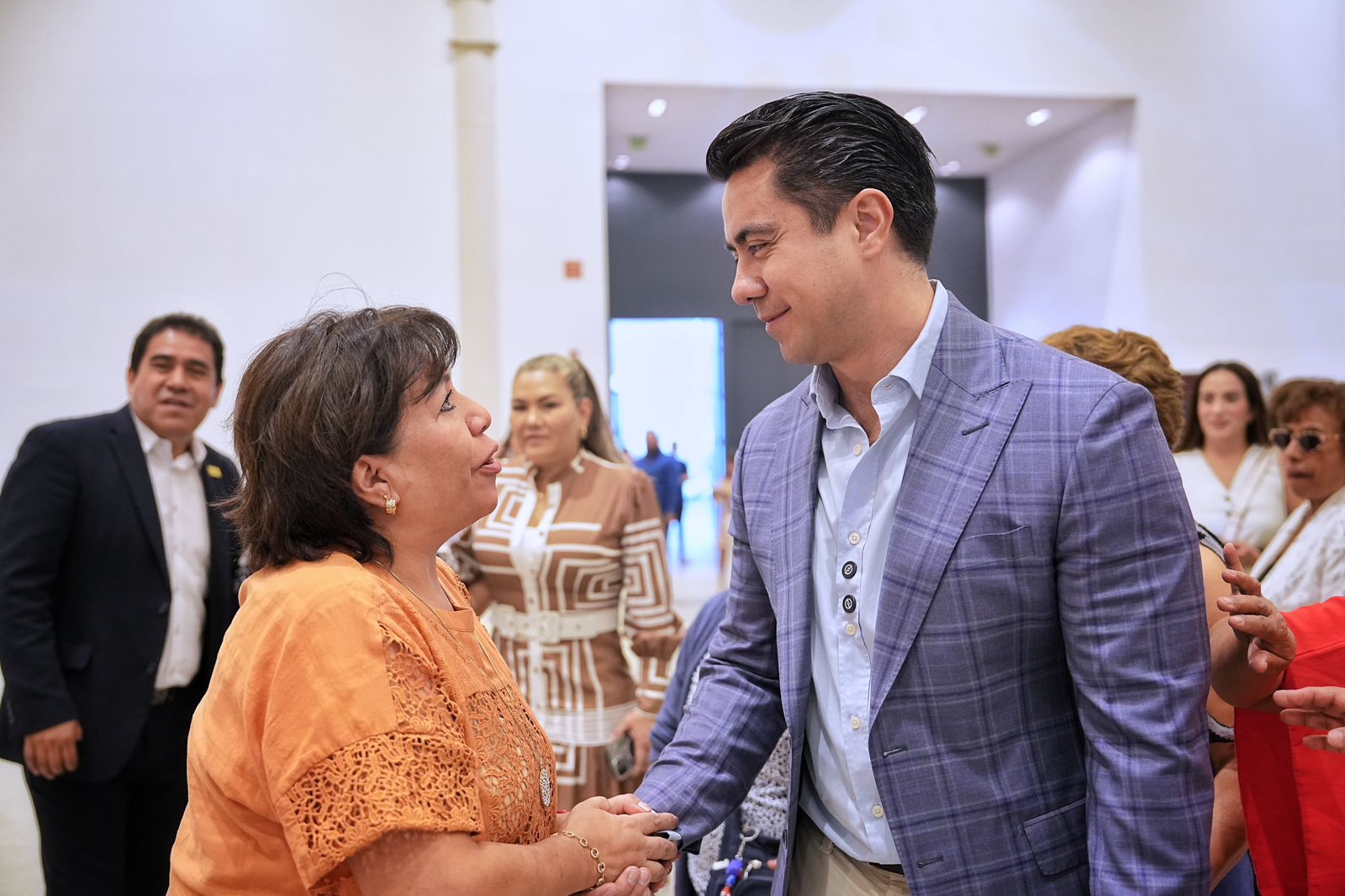 IMG-20250522-WA0006 Imagen de Reconoce Felifer Macías a maestras y maestros jubilados que formaron las bases del Querétaro de hoy 4