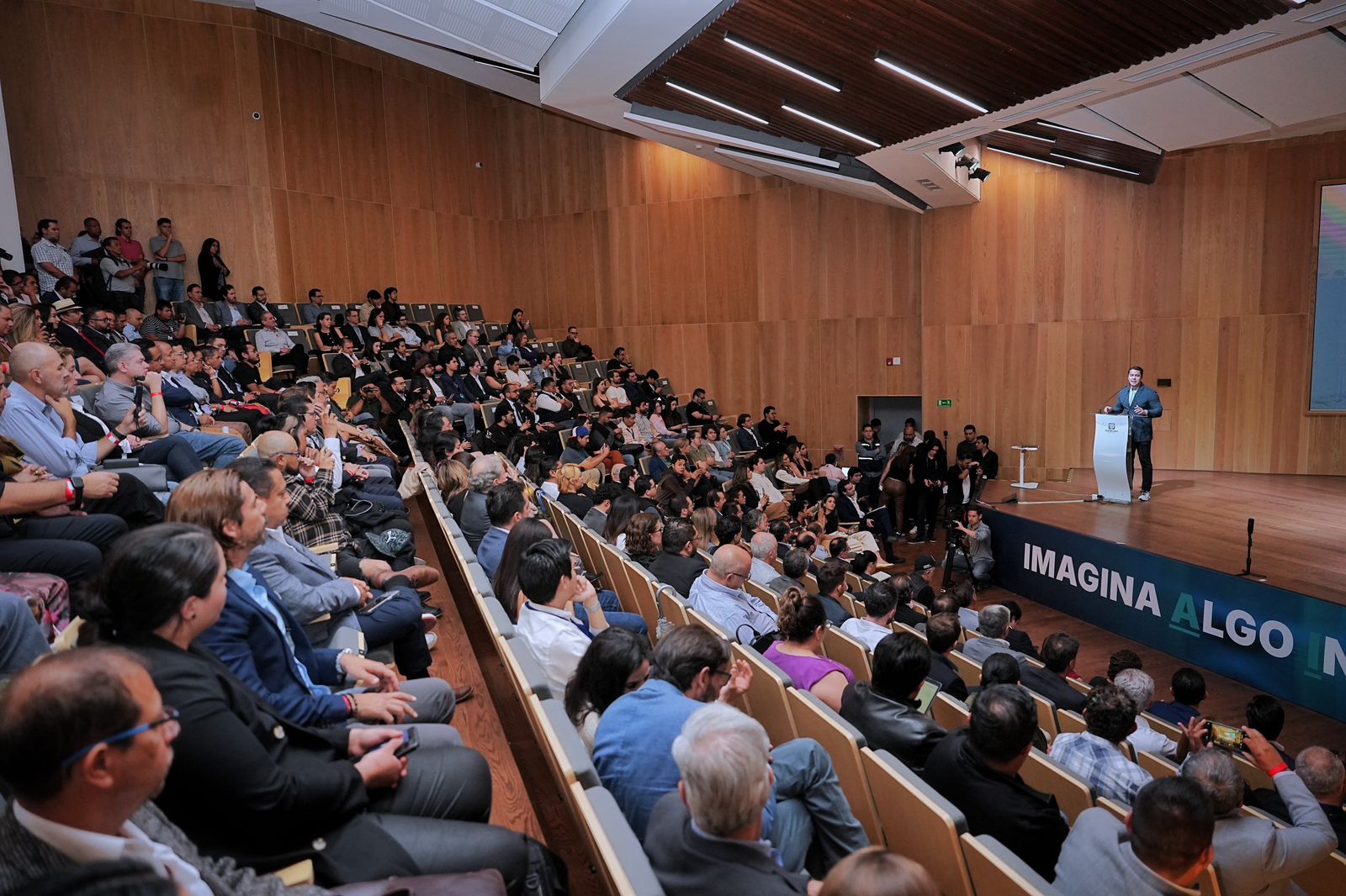 Imagen de Inaugura Felifer Macías la primera edición de BLOQUE SUMMIT 2025, Imagina Algo Increíble 4