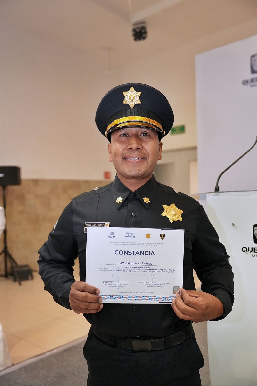 Imagen de WhatsApp 2025-05-26 a las 10.36.44_027b0cf6 Imagen de Celebra Felifer Macías la graduación de la Primera Generación de la Licenciatura en Seguridad Pública 1