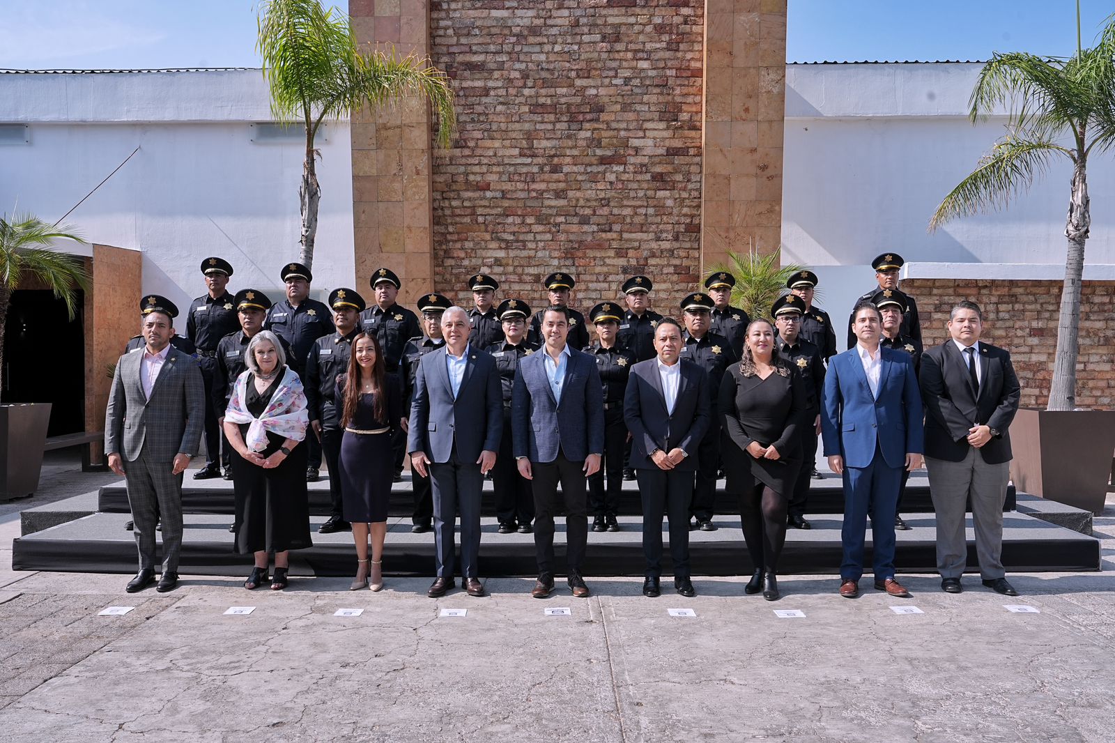 Imagen de Celebra Felifer Macías la graduación de la Primera Generación de la Licenciatura en Seguridad Pública 8
