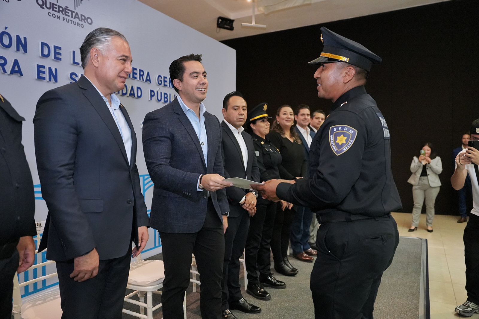 Imagen de WhatsApp 2025-05-26 a las 10.36.44_d79d28ef Imagen de Celebra Felifer Macías la graduación de la Primera Generación de la Licenciatura en Seguridad Pública 3