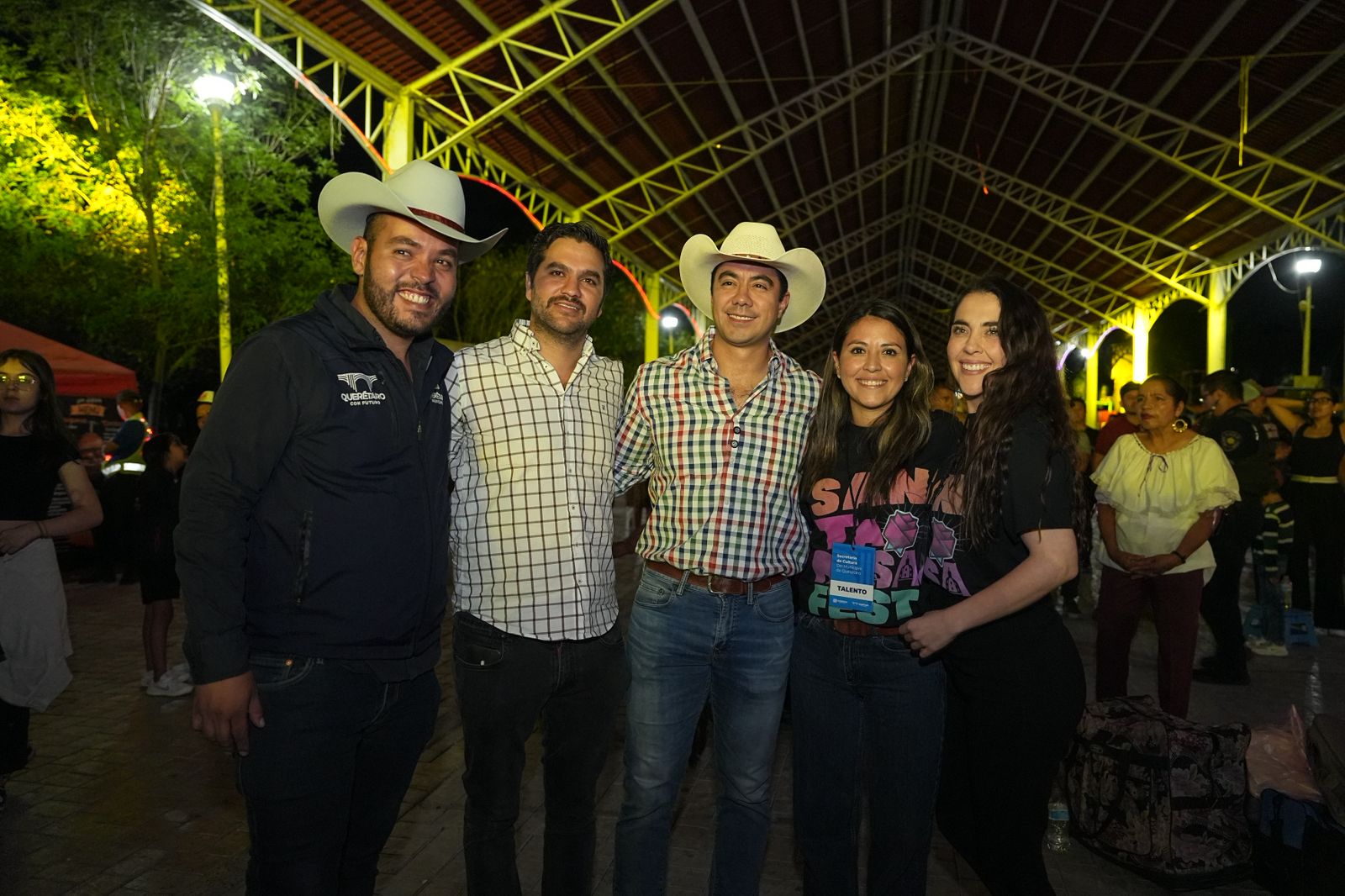 Imagen de Asiste Felifer Macías al primer día del Santa Rosa Fest 5
