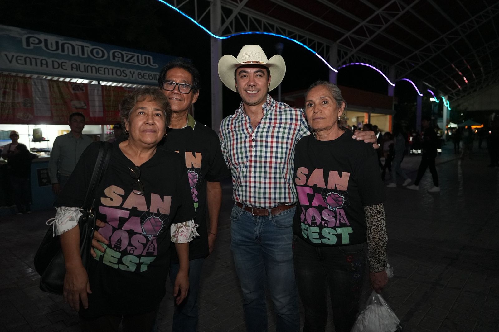 Imagen de Asiste Felifer Macías al primer día del Santa Rosa Fest 1