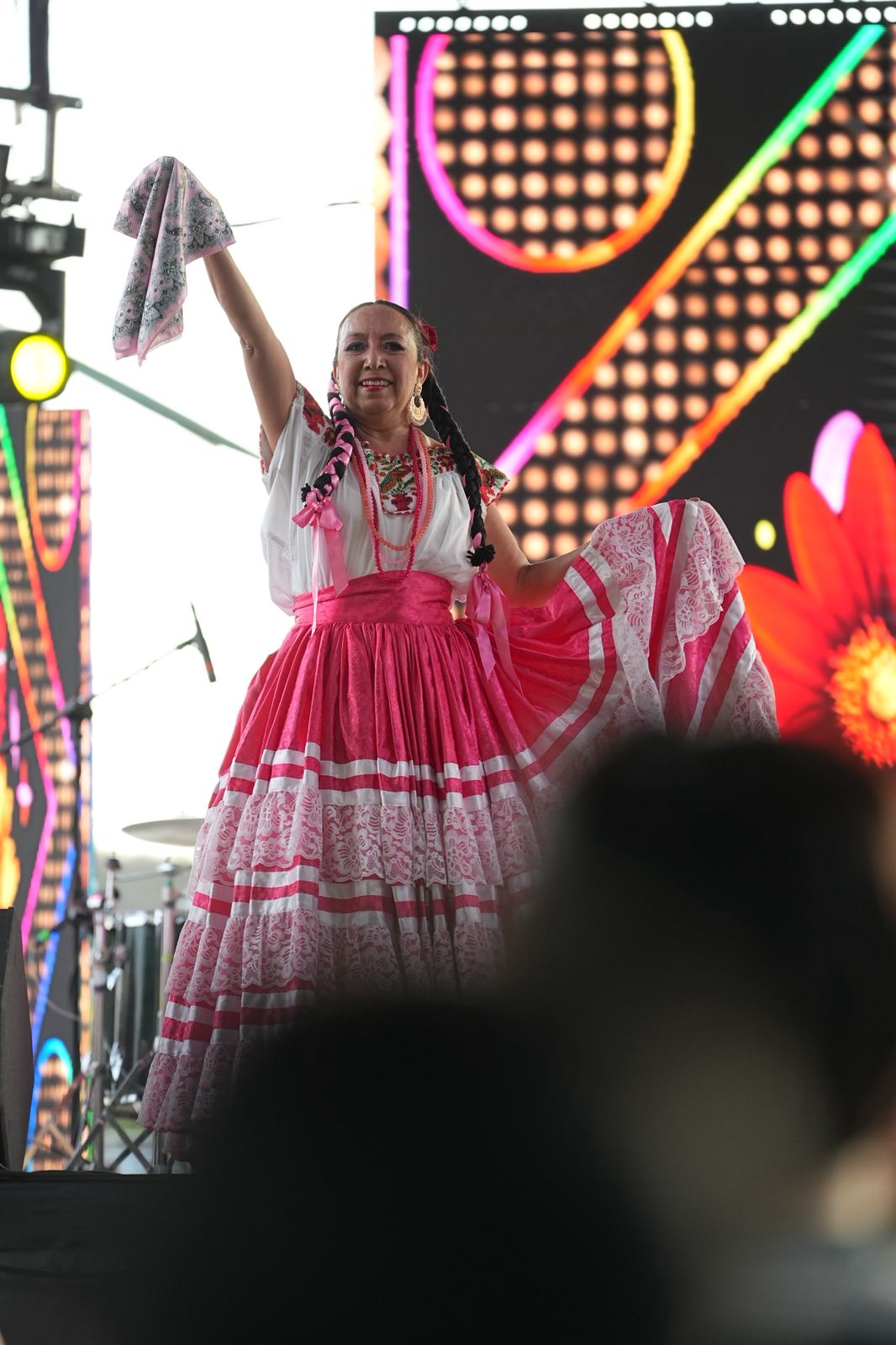 Imagen de Asiste Felifer Macías al primer día del Santa Rosa Fest 3