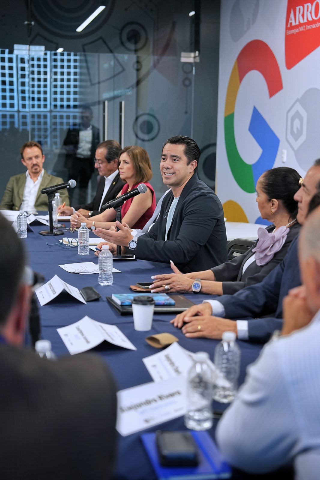 Imagen de Encabeza Felifer Macías la Sesión del Consejo de innovación del Municipio de Querétaro 3