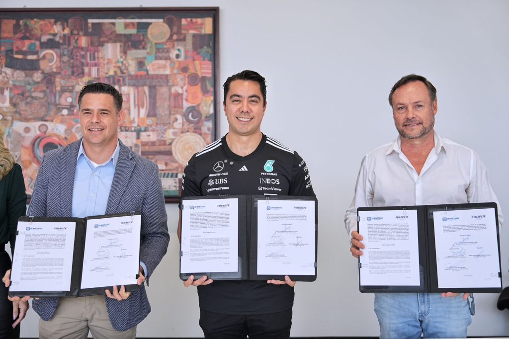 Imagen de Firma Felifer Macías convenio de colaboración con la Federación Nacional de Videojuegos y Deportes Electrónicos A. C. 8