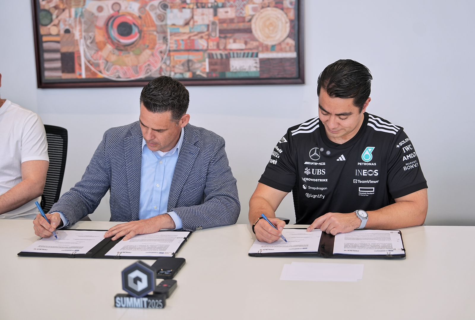 Imagen de Firma Felifer Macías convenio de colaboración con la Federación Nacional de Videojuegos y Deportes Electrónicos A. C. 1