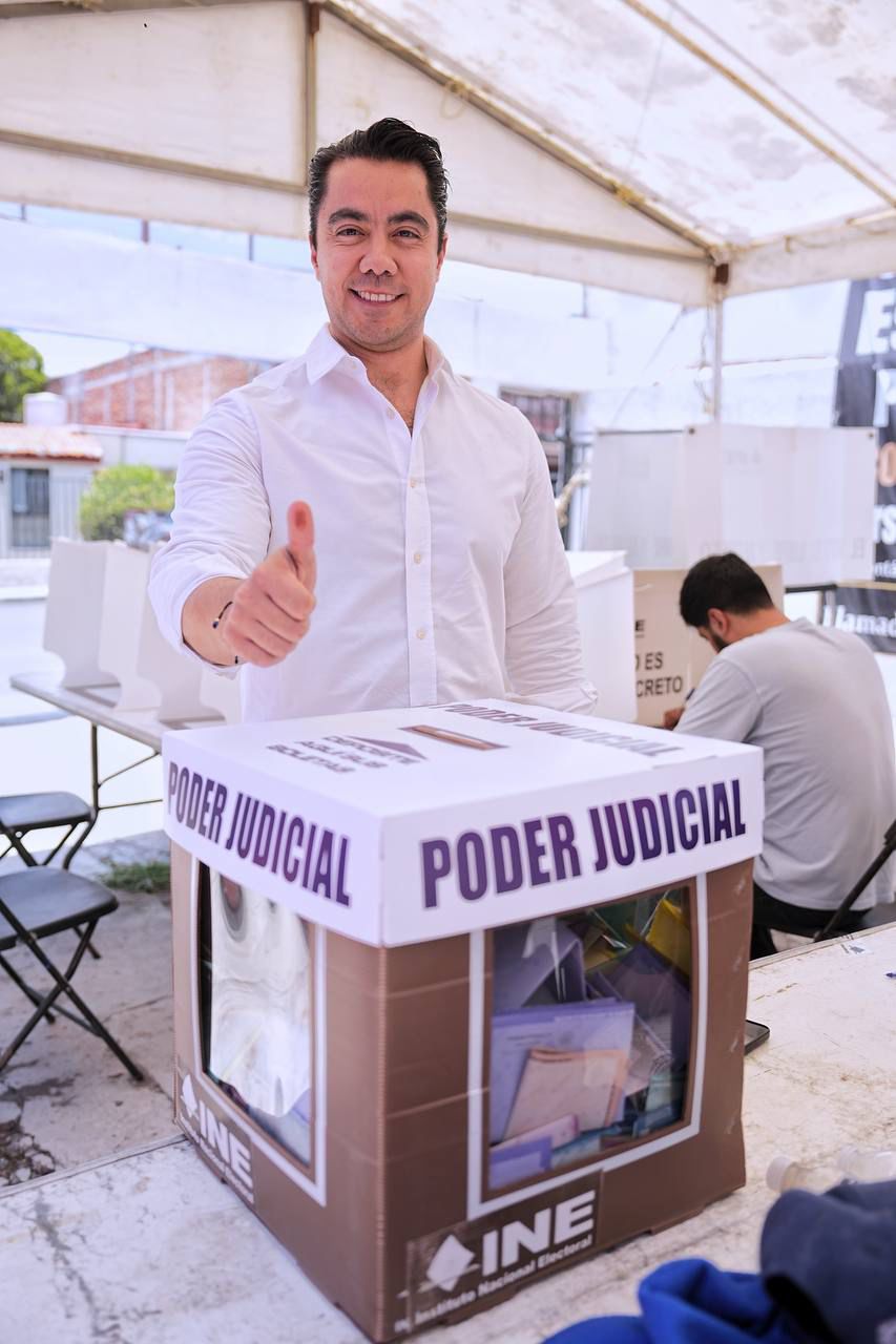 IMG-20250602-WA0031 Imagen de Asiste Felifer Macías a ejercer su derecho a votar 5