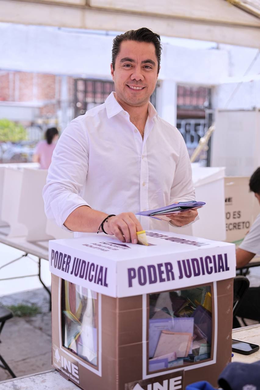 IMG-20250602-WA0032 Imagen de Asiste Felifer Macías a ejercer su derecho a votar 1