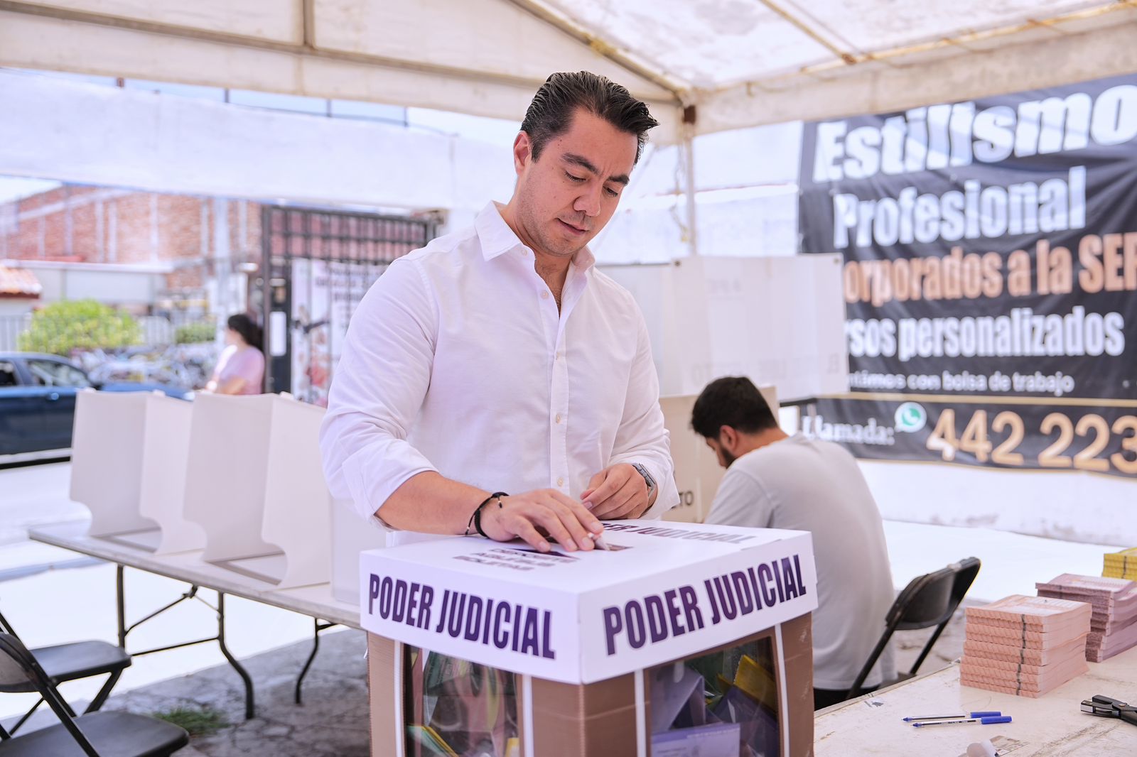 IMG-20250602-WA0035 Imagen de Asiste Felifer Macías a ejercer su derecho a votar 4