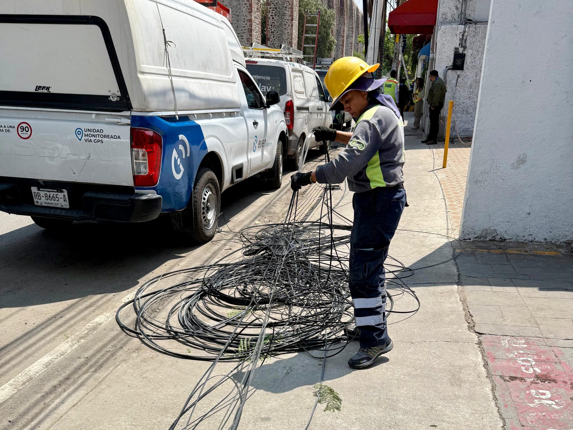 IMG-20250606-WA0019 Imagen de Suman 3.8 toneladas de cables en desuso retirados de la vía pública en Querétaro 10