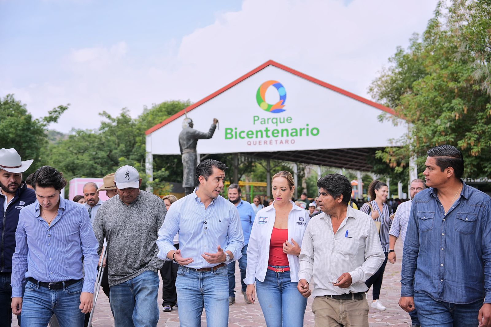 Imagen de Encabeza Felifer Macías entrega de semillas a productores de Santa Rosa Jáuregui y Felipe Carrillo Puerto 2