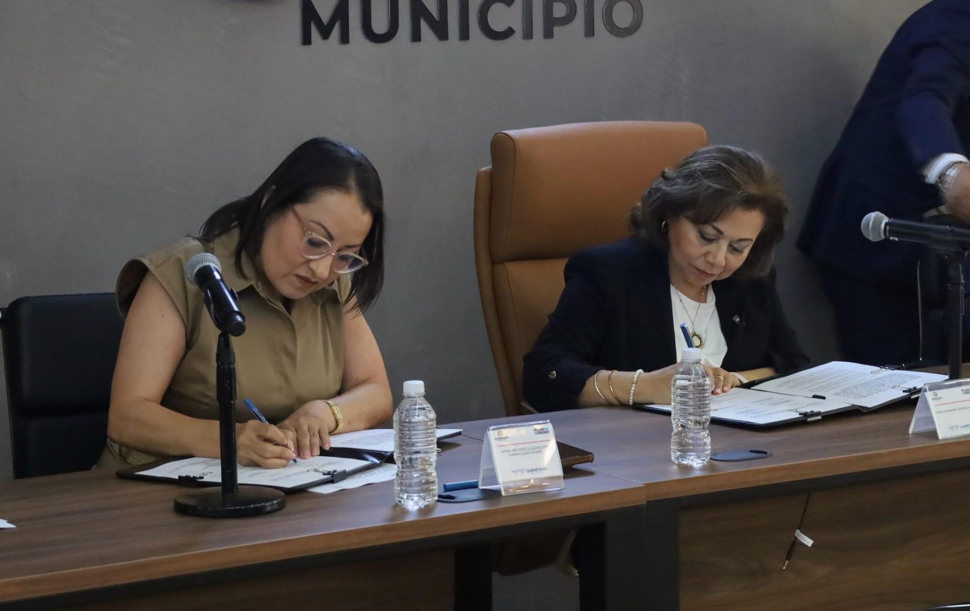 Imagen de Firma Municipio de Querétaro convenio con el Consejo de Notarios para apoyar a asociaciones civiles y colonos 2