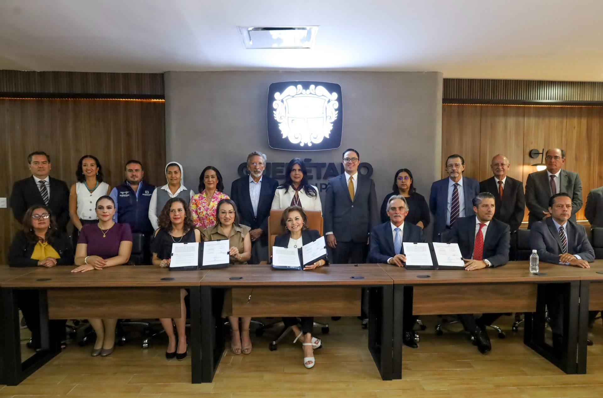 Imagen de Firma Municipio de Querétaro convenio con el Consejo de Notarios para apoyar a asociaciones civiles y colonos 7