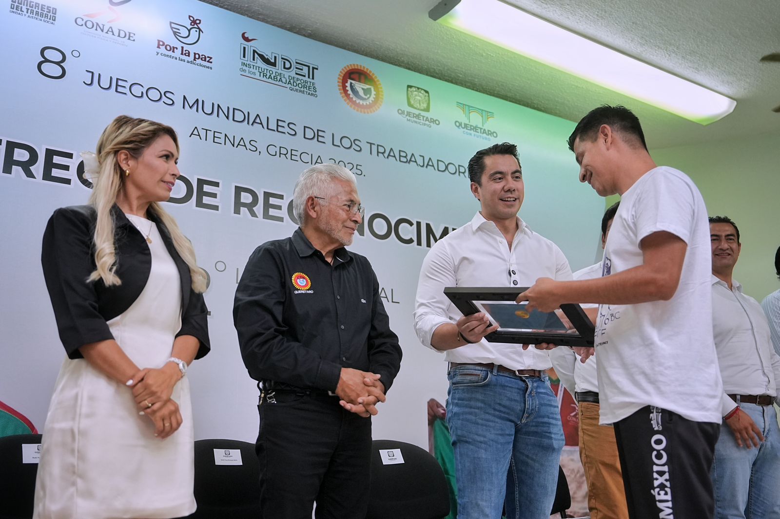 IMG-20250630-WA0015 Imagen de Reconoce Felifer Macías a atletas queretanos de la CTM 1