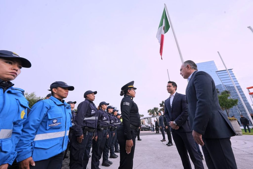 Imagen de Encabeza Felifer Macías el XXVII aniversario de la Secretaría de Seguridad Pública Municipal 24