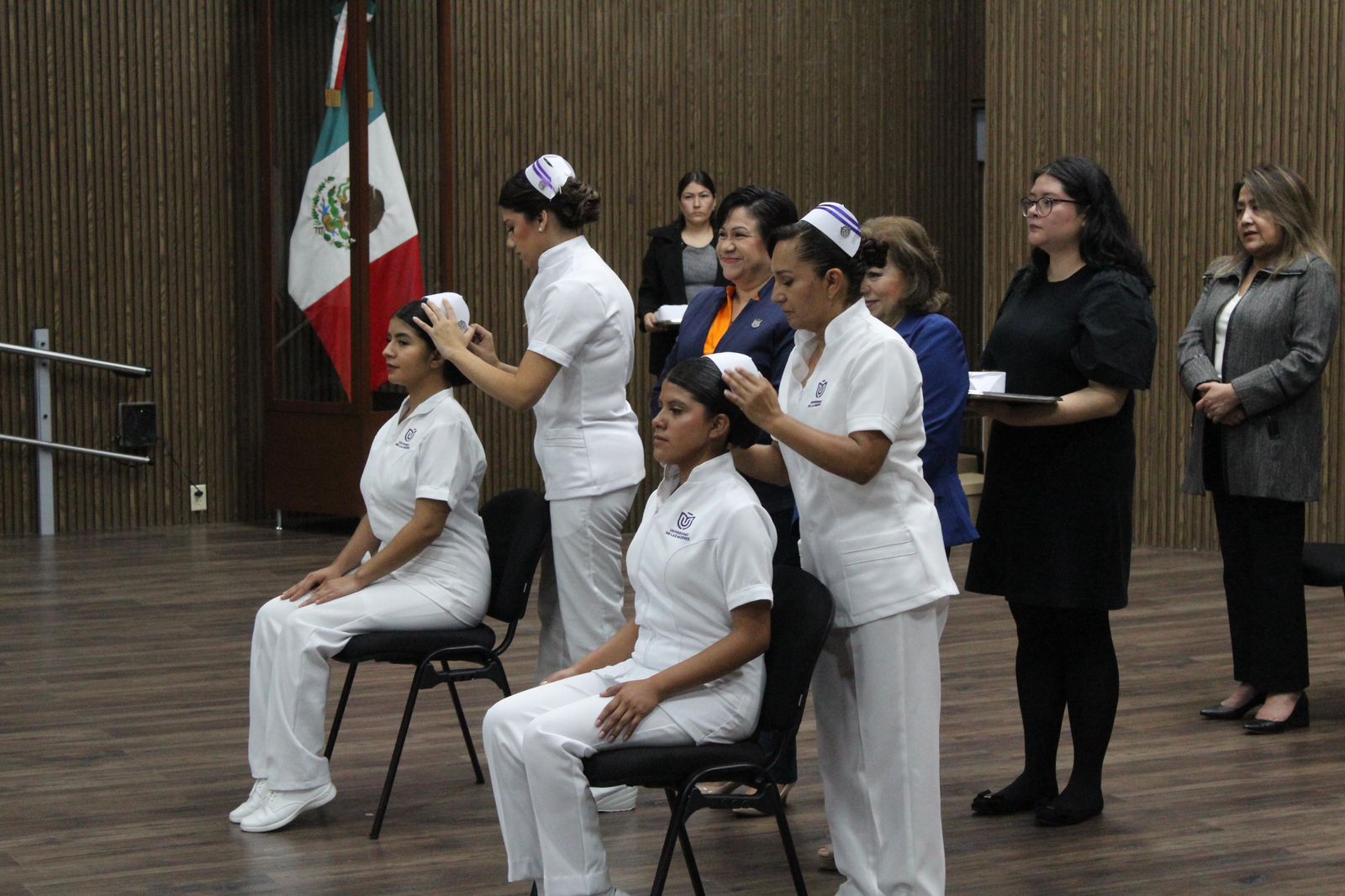 IMG-20250708-WA0056 Imagen de Encabezan Adriana Olvera y Vanesa Garfias ceremonia de imposición de cofias a futuras enfermeras 2